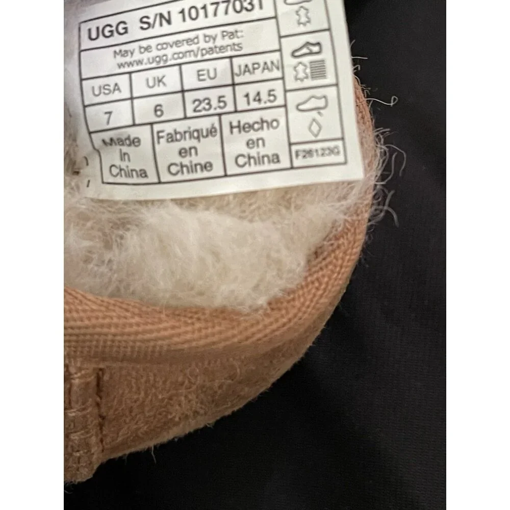 UGG Classic Short Boots Toddler‎ Size 7 Sheepskin Chestnut Suede Fur Lined